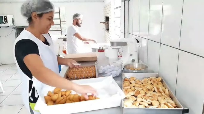 CONFEITEIRO (DOCES E SALGADOS)